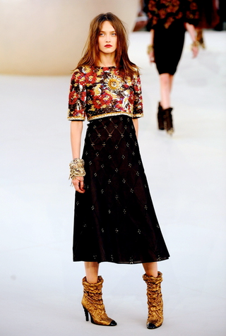 Illustration for article titled Chanel Couture Serves Up A Bad Nineties Flashback